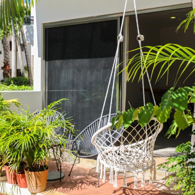 Lovely 2 Bdrm Condo in Gated Community & Pool View - Apartamento de 2 dormitorios con vistas a la piscina - 9