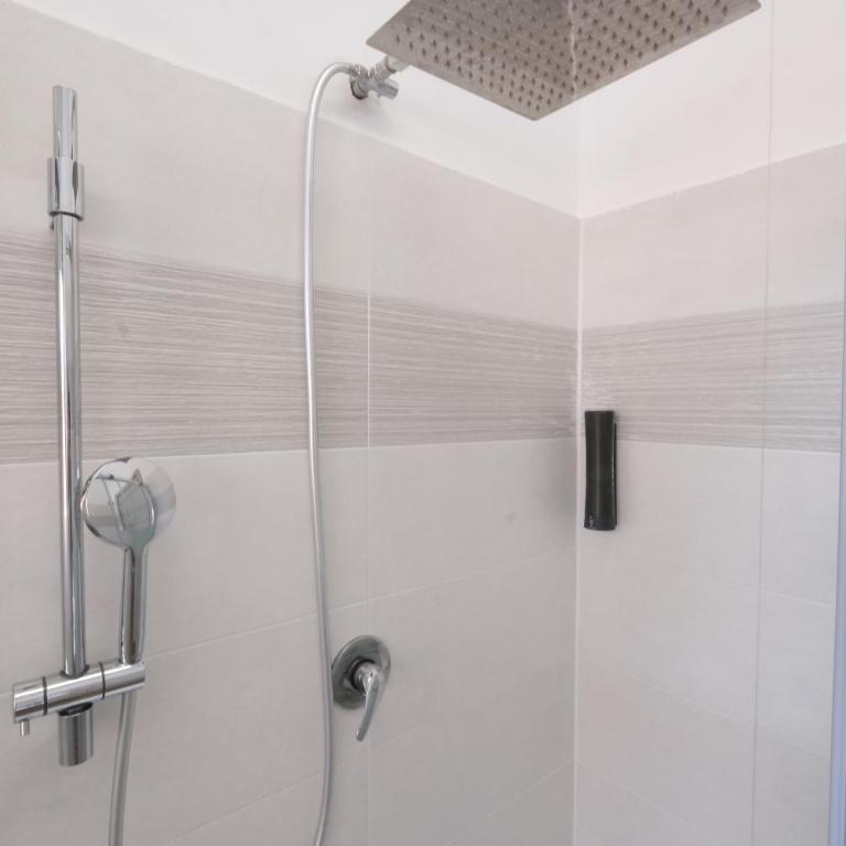Hostel 3 - Triple Room with Shared Bathroom - 10
