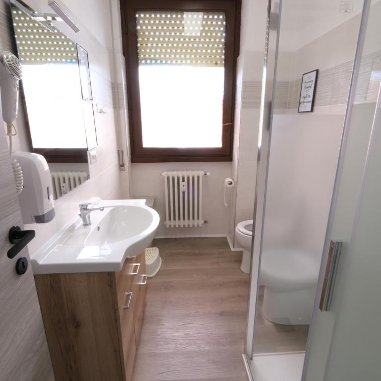 Hostel 3 - Triple Room with Shared Bathroom - 7