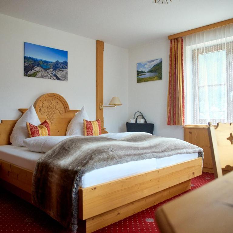 Hotel Montafon Moments - Comfort Dreibettzimmer mit Dusche - 8