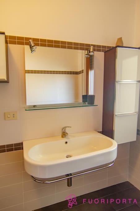 FuoriPorta Affitti Brevi - Emy House - Appartamento con 2 Camere da Letto - 53