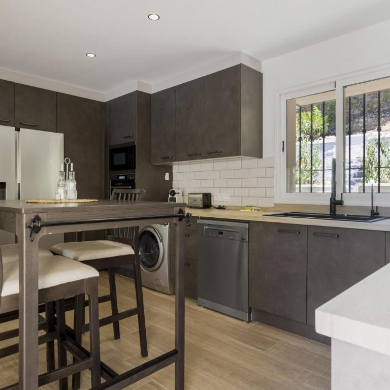 ViVi Homes -Villa Alpetona Private Pool, Garden & Terrace - Villa Deluxe - 54