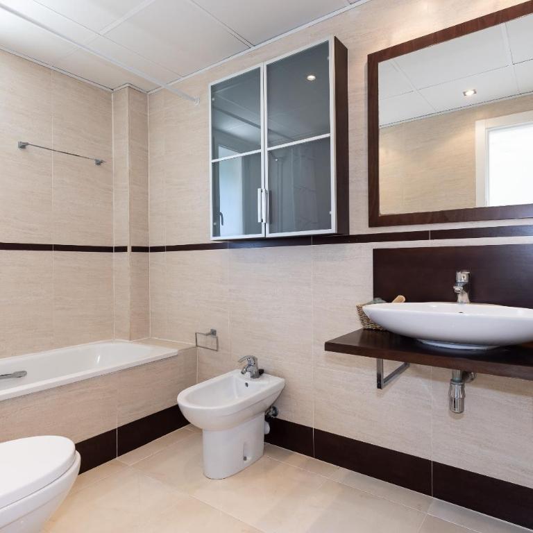 UHC Salou Villa Family Complex - Apartamento Ático de 3 dormitorios con vistas a la piscina - 9