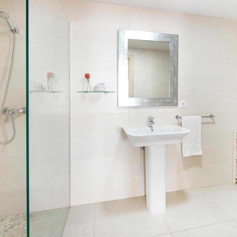 Hotel San Miguel - Habitación Doble Deluxe con balcón y vistas al mar - 10