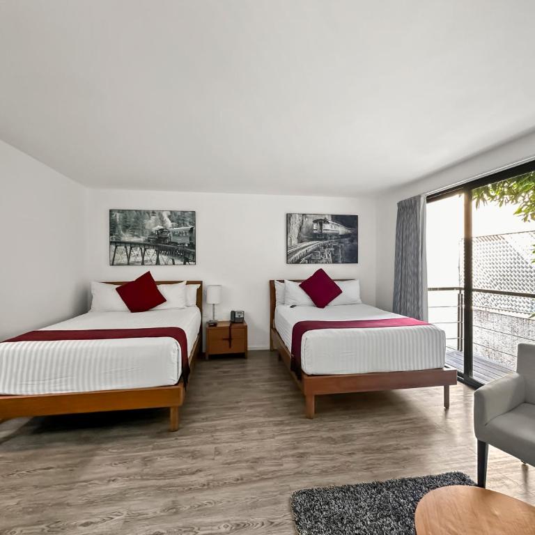 Armonik Suites By Casanevo - Deluxe Double Room with Two Double Beds - 4