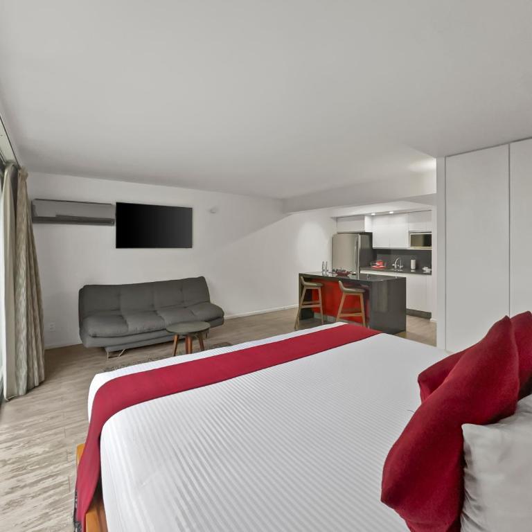 Armonik Suites By Casanevo - Deluxe King Room - 7