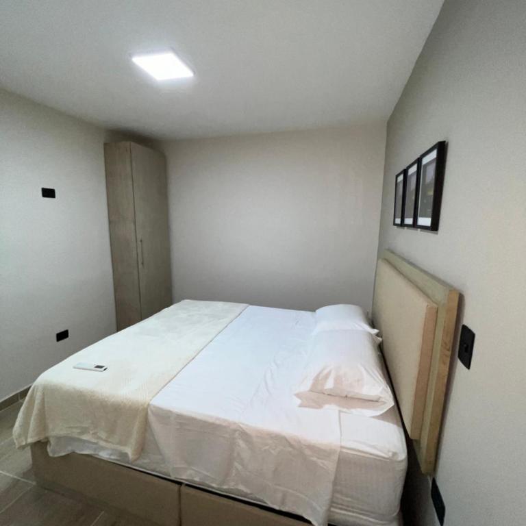 Laureles Inn - Double Room with Private Bathroom - 6