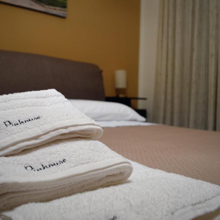 Pinhouse Apartment - Two-Bedroom House - 3
