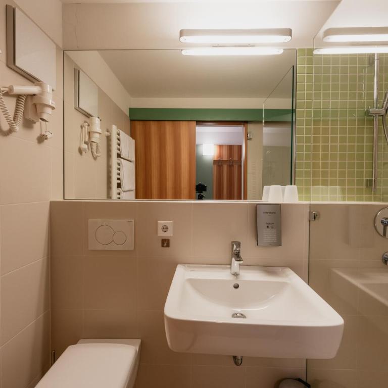 Bed & Breakfast Hostel Nives - Camera Economy con Letto a Castello - 4