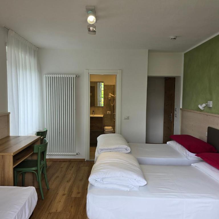Hotel Miramonti - Habitación Triple con vistas al lago - 8