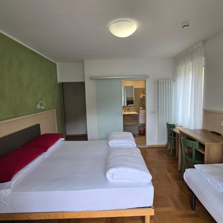 Hotel Miramonti - Habitación Triple con vistas al lago - 12