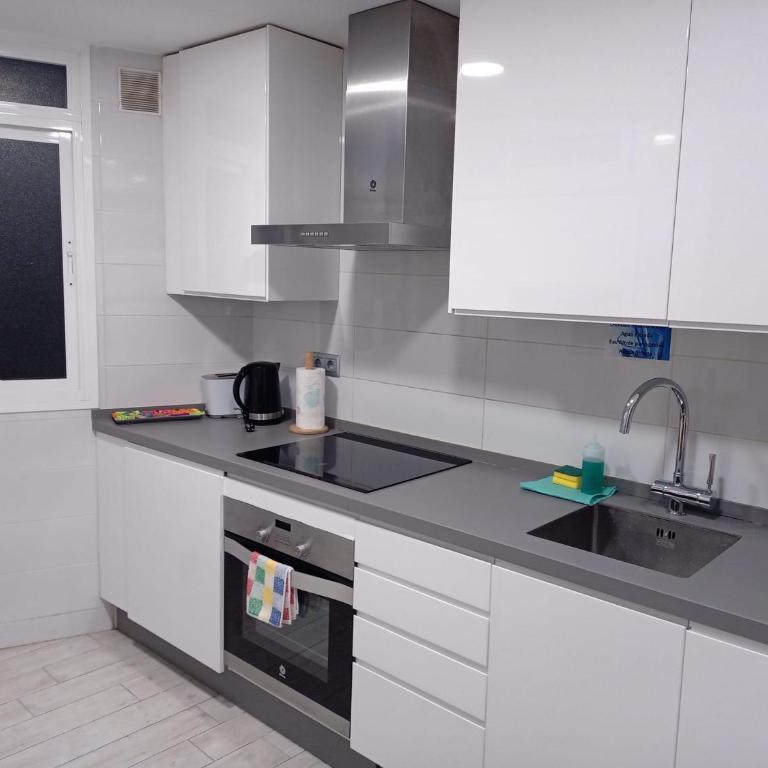 Piso con ParkinPrivado y A10minutosdelaplayaandando - Apartamento de 3 dormitorios - 10