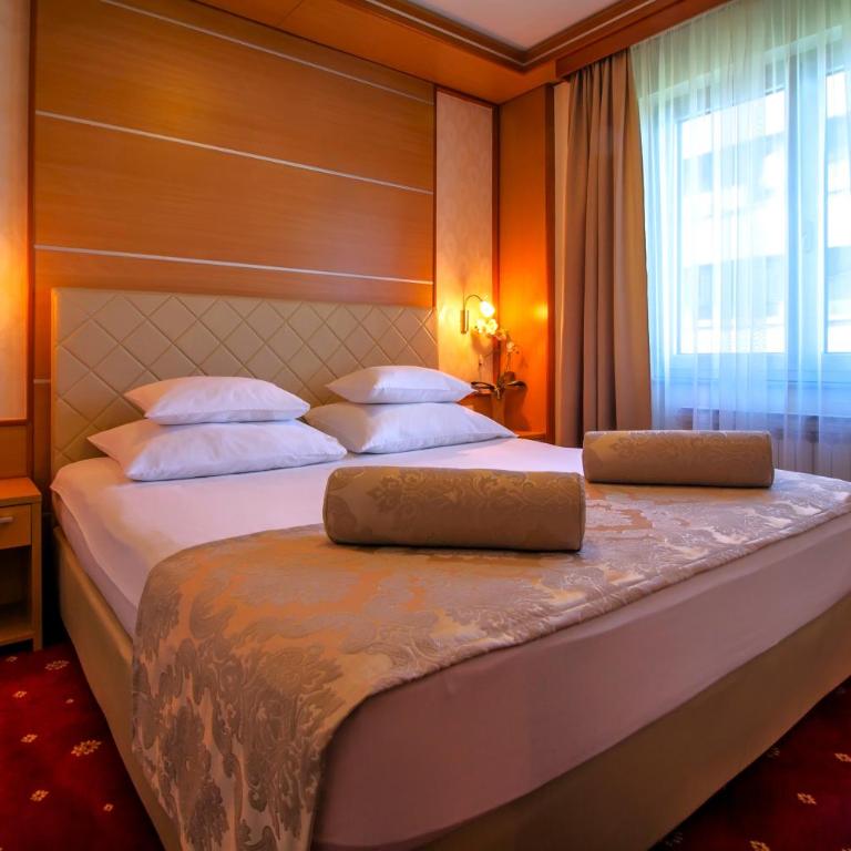 Hotel Cezar Banja Luka - Superior Dvokrevetna Soba sa Bračnim Krevetom - 1