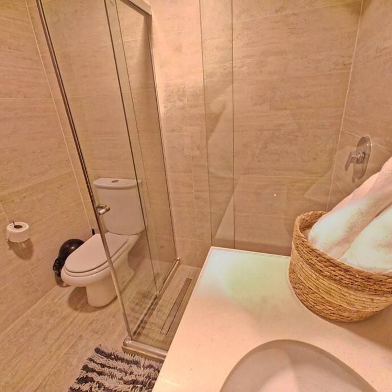 Comodo y equipado departamento en la Av Juan de la Rosa - One-Bedroom Apartment - 10