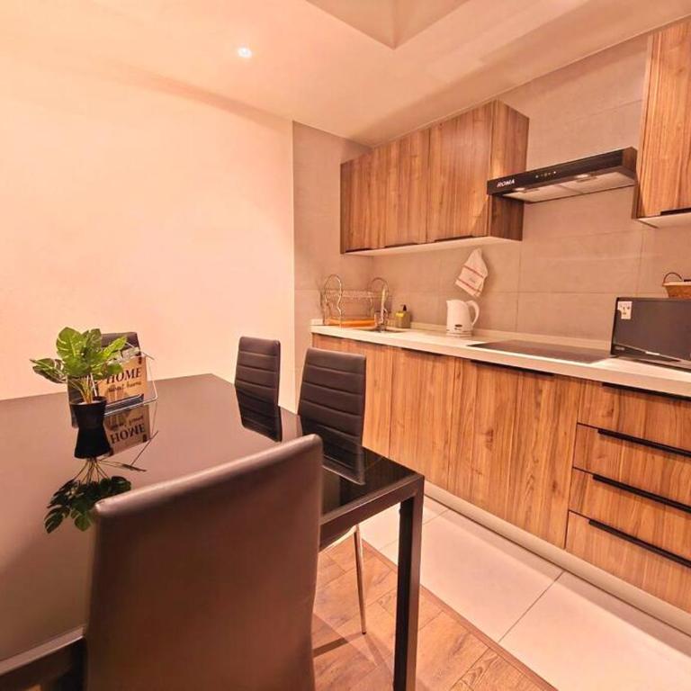 Comodo y equipado departamento en la Av Juan de la Rosa - One-Bedroom Apartment - 15