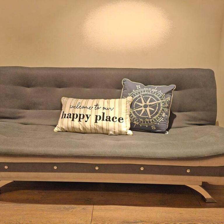 Comodo y equipado departamento en la Av Juan de la Rosa - One-Bedroom Apartment - 18