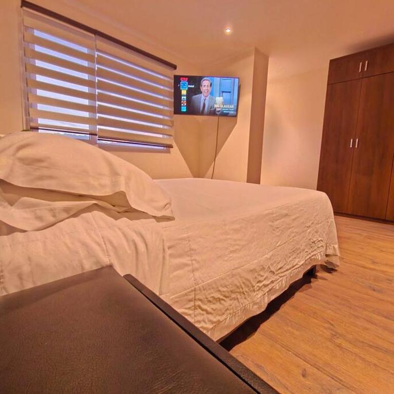 Comodo y equipado departamento en la Av Juan de la Rosa - One-Bedroom Apartment - 20