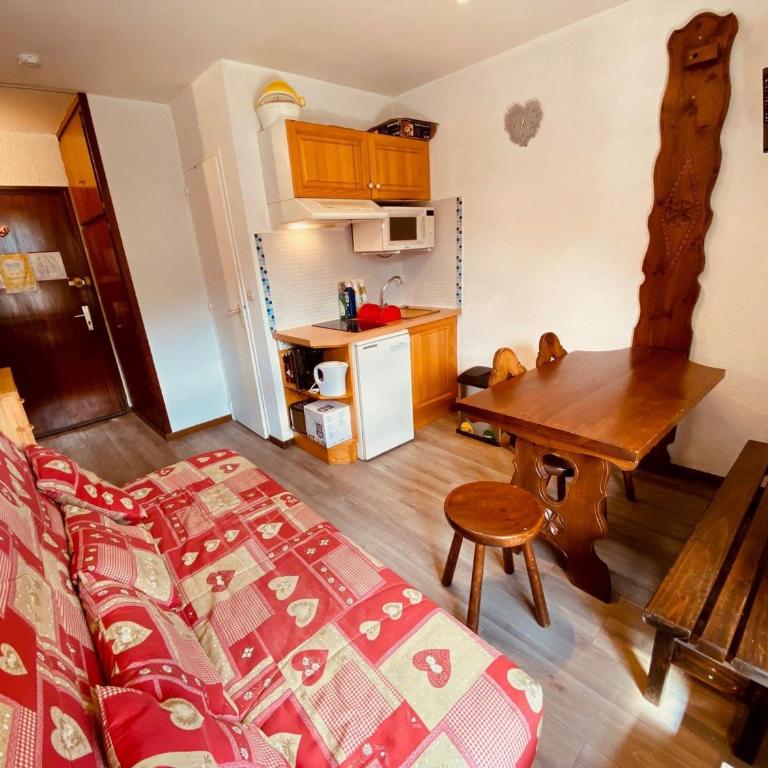 Petit studio à 250 m des pistes avec balcon au centre de La Clusaz - FR-1-459-233 - Monolocale - 4