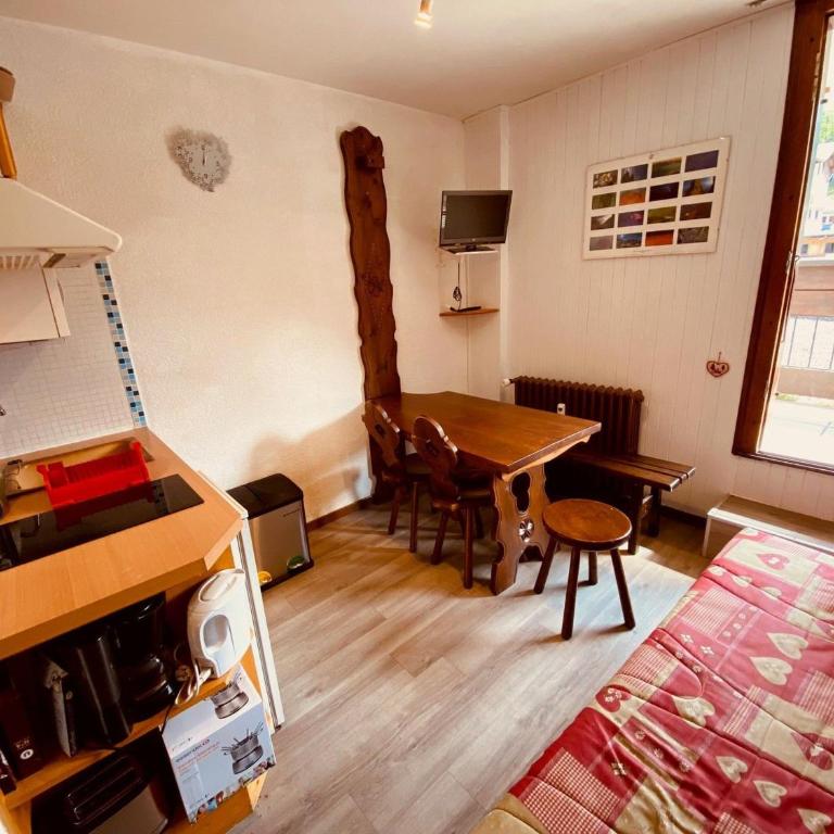 Petit studio à 250 m des pistes avec balcon au centre de La Clusaz - FR-1-459-233 - Monolocale - 6