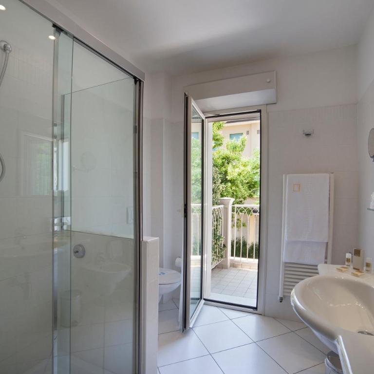 Hotel Gala - Superior Double or Twin Room - 4
