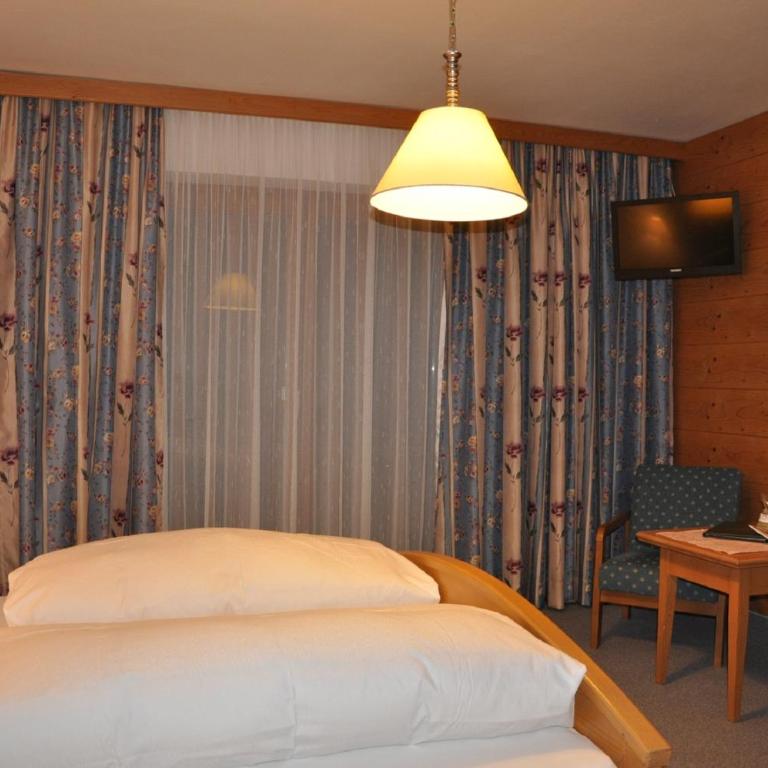 Pension Trojerhof - Familienzimmer (2 Erwachsene + 2 Kinder) - 7