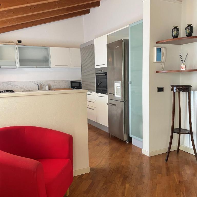 Mansarda del Gallo Attico Vista Lago con Piscina - Appartamento con 2 Camere da Letto - 9