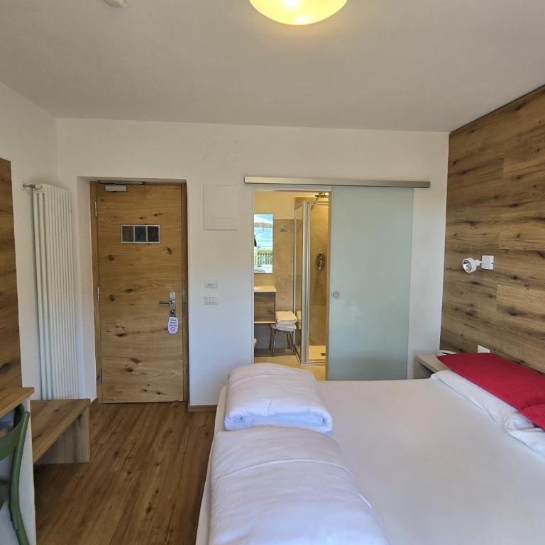 Hotel Miramonti - Habitación Doble con balcón y vistas al lago - 1 o 2 camas - 10