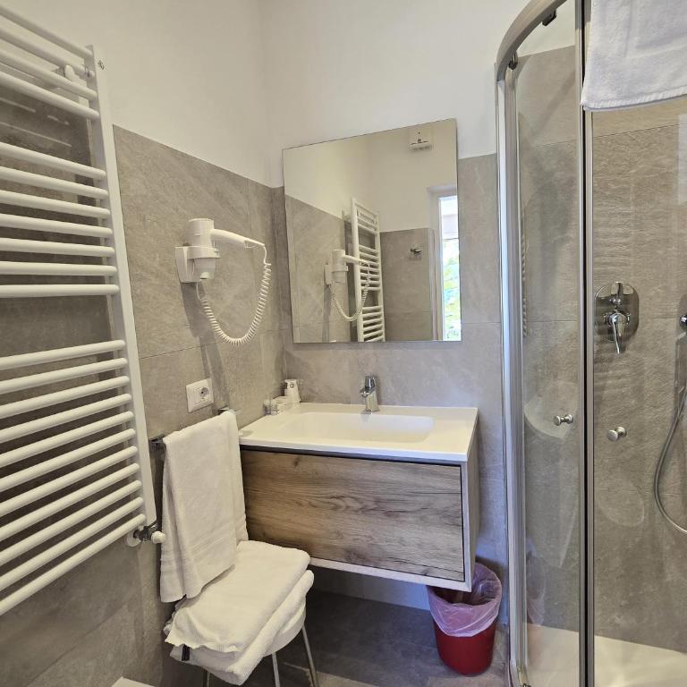 Hotel Miramonti - Habitación Doble con balcón y vistas al lago - 1 o 2 camas - 18