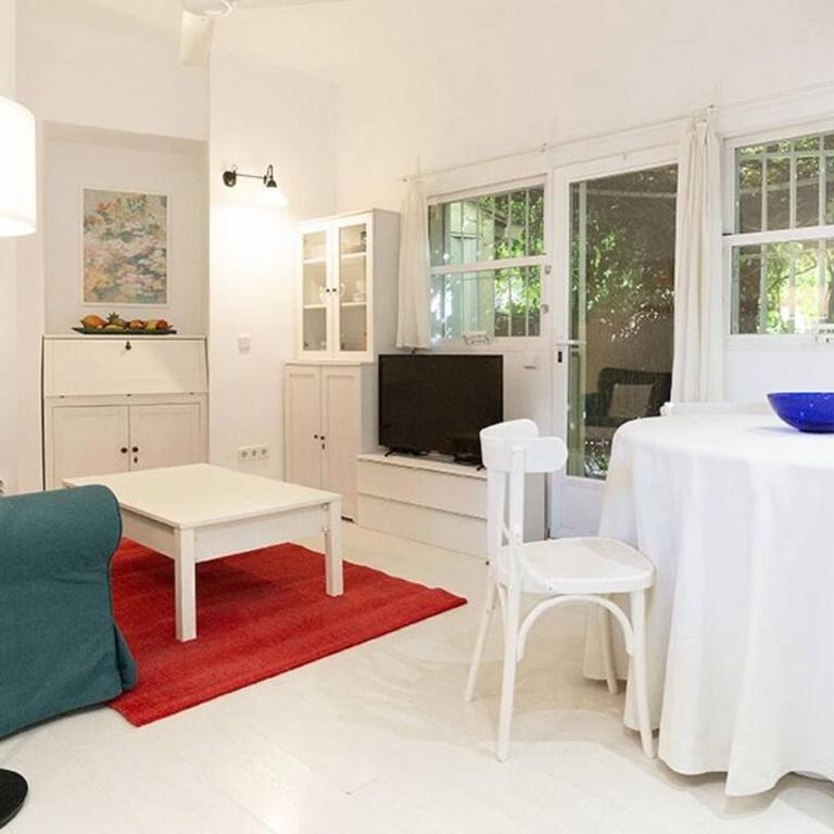 Nice house with courtyard in Puerta del Angel - Mauregato - One-Bedroom Apartment - 1