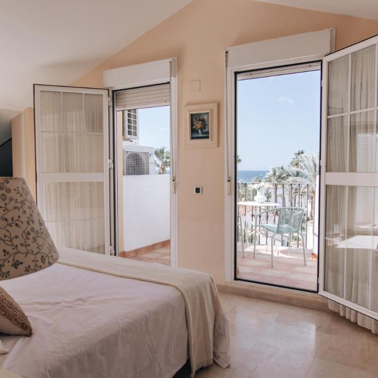 Creta sunset by BH Marbella - Two-Bedroom Apartment with Terrace and Sea View - 11