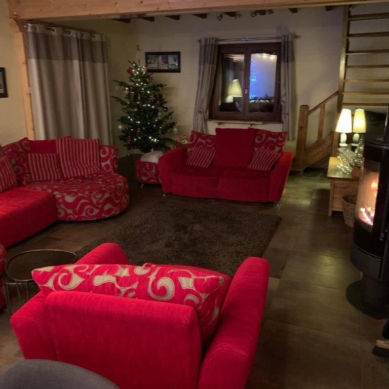 Spacious Ski Chalet In Traditional French Village, sleeps 8, Four Star with fibre broadband - Chalet - 63