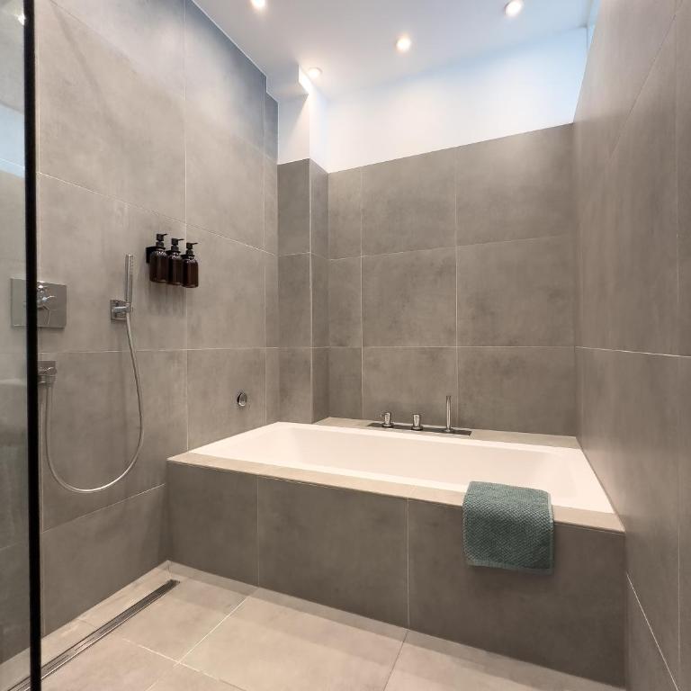 CityLoft - Augsburger Innenstadt-Bismarckviertel - kostenloser Tiefgaragenstellplatz - One-Bedroom Apartment - 24