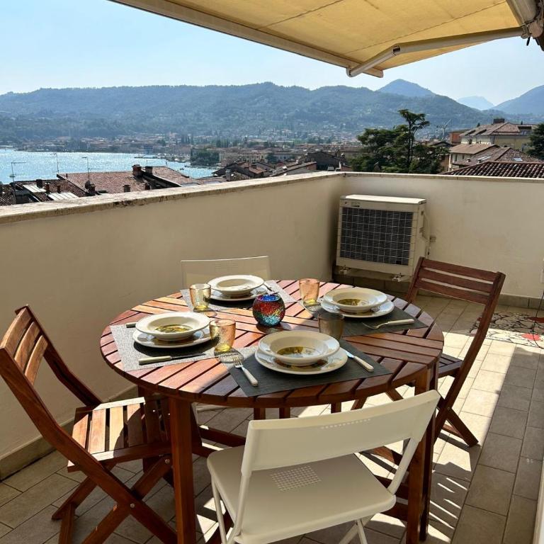 Mansarda del Gallo Attico Vista Lago con Piscina - Appartamento con 2 Camere da Letto - 3