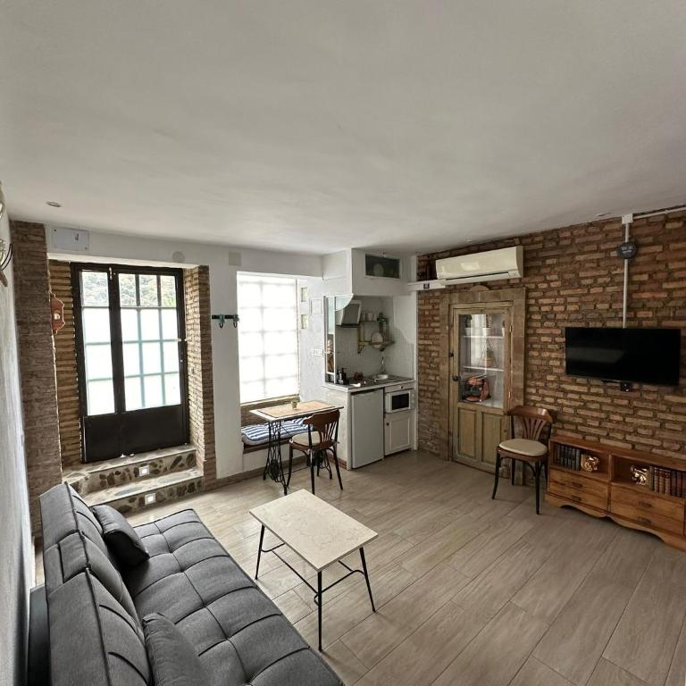 Apartamento Carretera de la Sierra - King Studio with Sofa Bed - 7