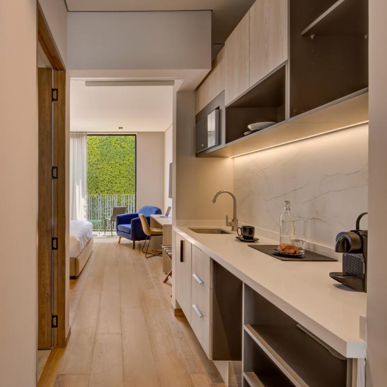 Vuestro Mexico City - Habitación con cama extragrande y balcón - 1