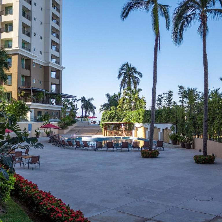 Beachfront Chic Condo - perfect 4Home office! - Apartment mit Aussicht und Balkon - 17