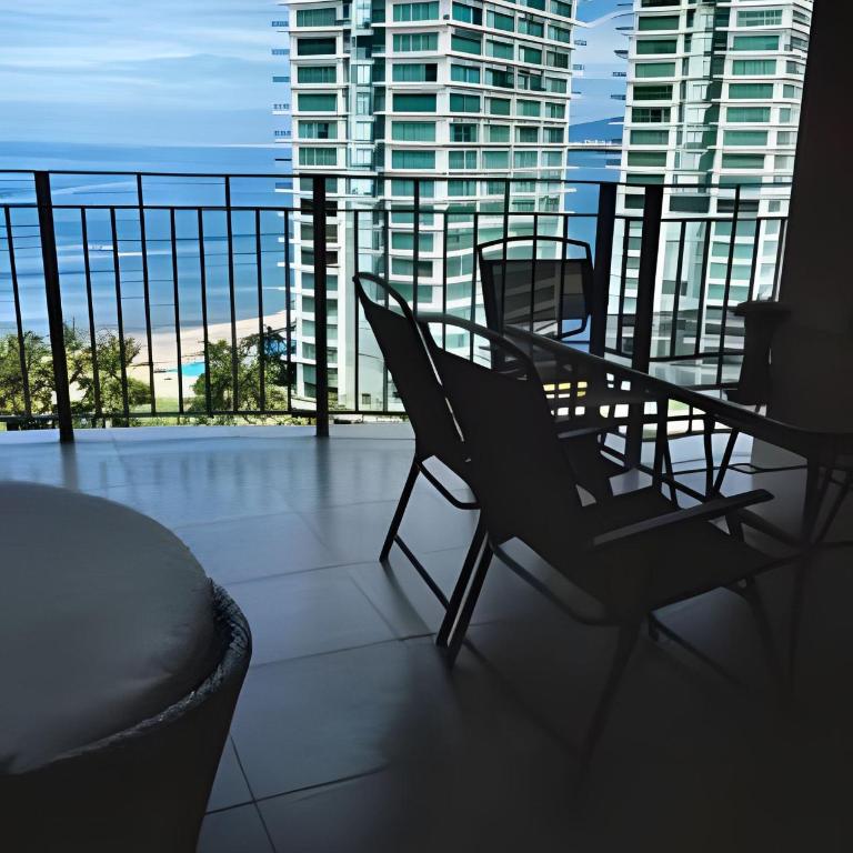 Exquisite Oceanfront Condo outstanding experience! - Apartment with Balcony - 10