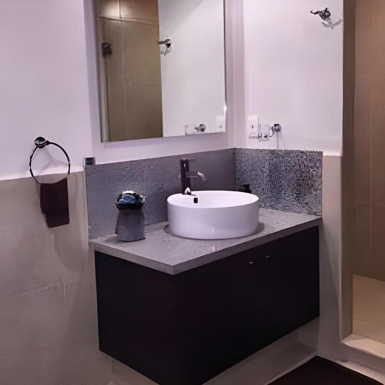 Exquisite Oceanfront Condo outstanding experience! - Apartment with Balcony - 17