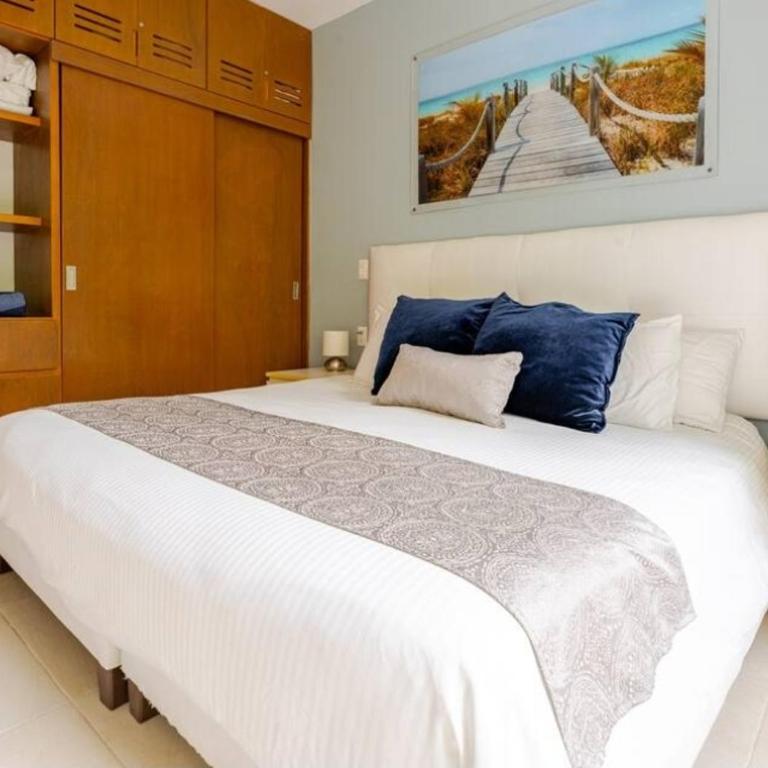 Modern 1 bedroom suite by beach Great location! - One-Bedroom Apartment - 10