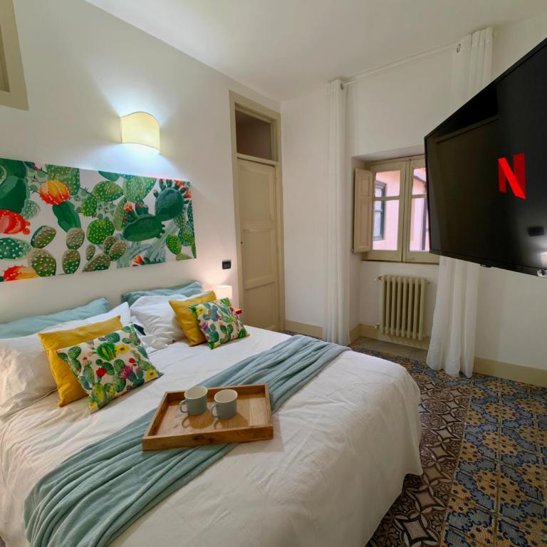 Centro storico-Marina Free Parking, Wifi,Netflix - Appartamento con 3 Camere da Letto - 3
