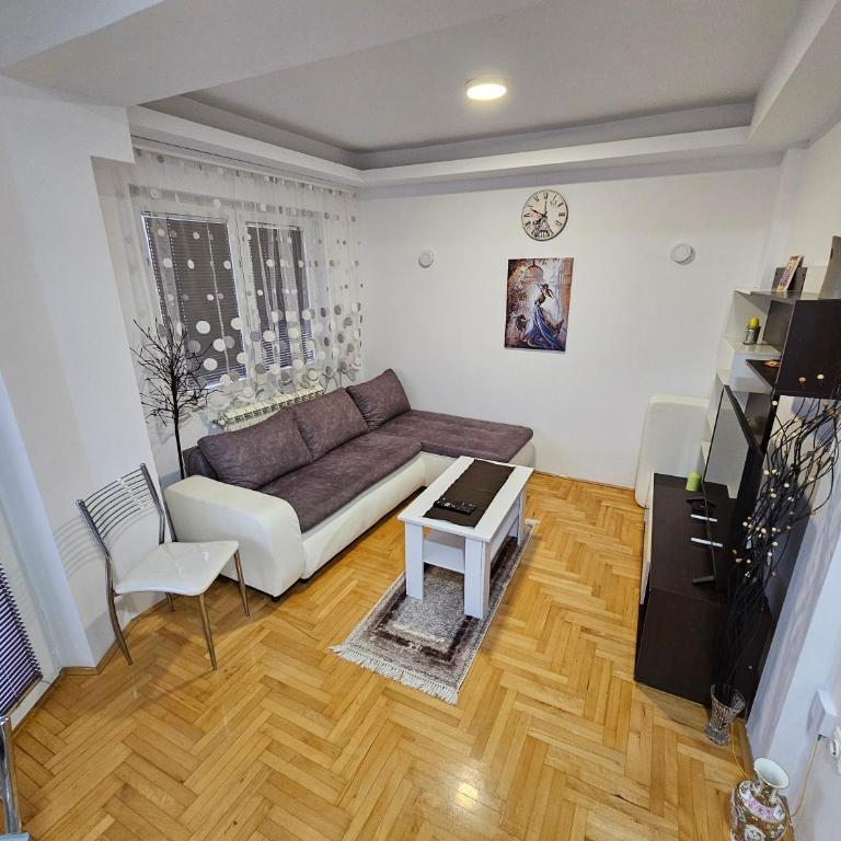 Iskra Apartment - One-Bedroom Apartment - 2