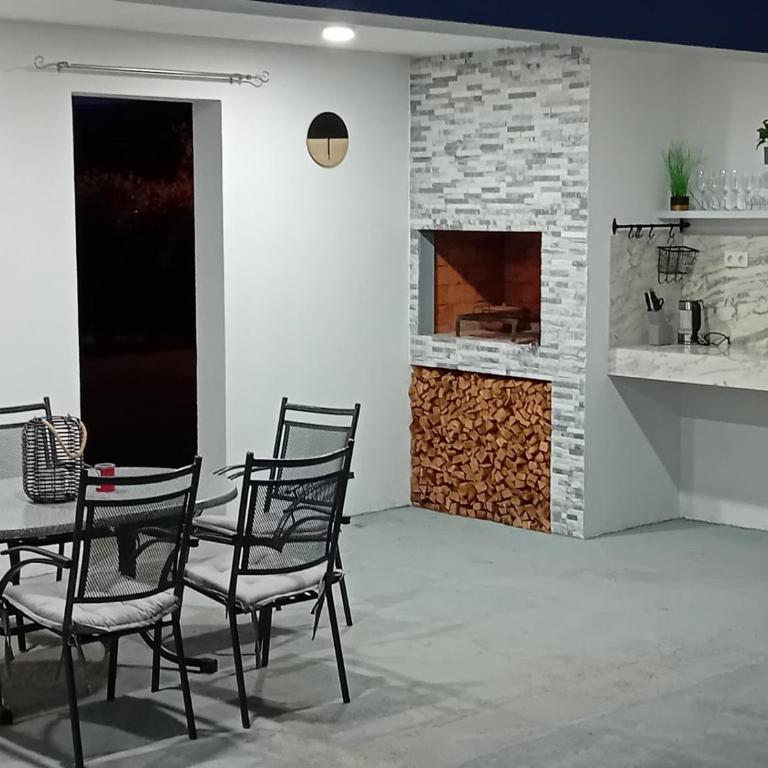 Holiday House Maya - Two-Bedroom House - 8