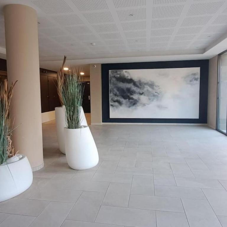 T2 Charmant, spacieux parking privé tram et metro - Apartamento de 1 dormitorio - 2