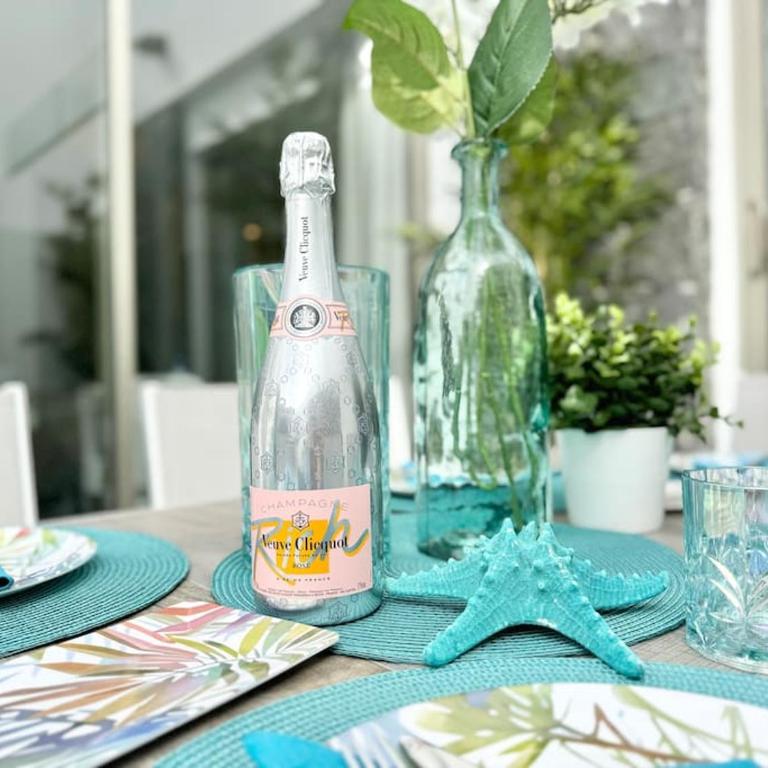Welcome to Villa Bali a luxurious modern getaway - Villa - 5