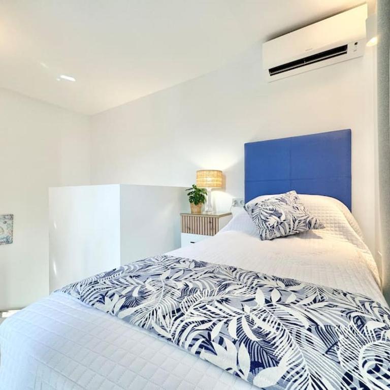 Welcome to Villa Bali a luxurious modern getaway - Villa - 35