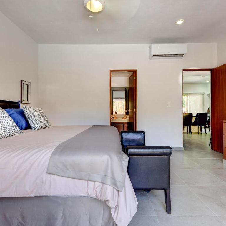 Poolside Bliss with Private Terrace and Jacuzzi - Apartamento de 2 dormitorios - 20
