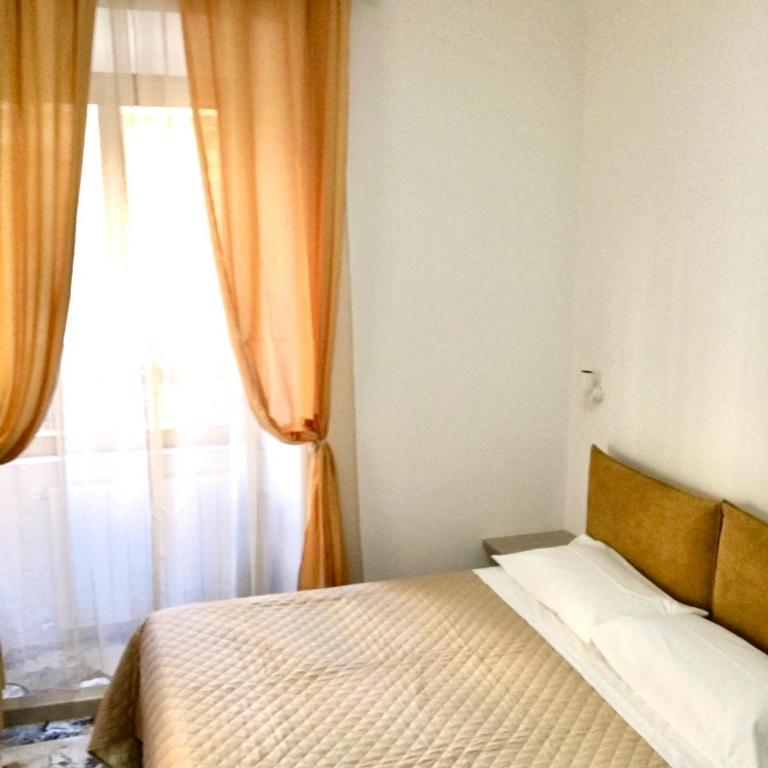Bed&Breakfast MENNA - Camera Tripla con Bagno Privato - 5
