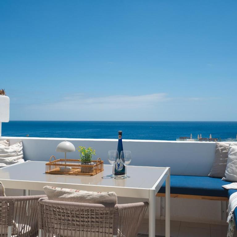 Casa Picon en Puerto del Carmen, con terraza, vistas al mar, piscina y junto a la playa - Apartamento de 2 dormitorios - 2