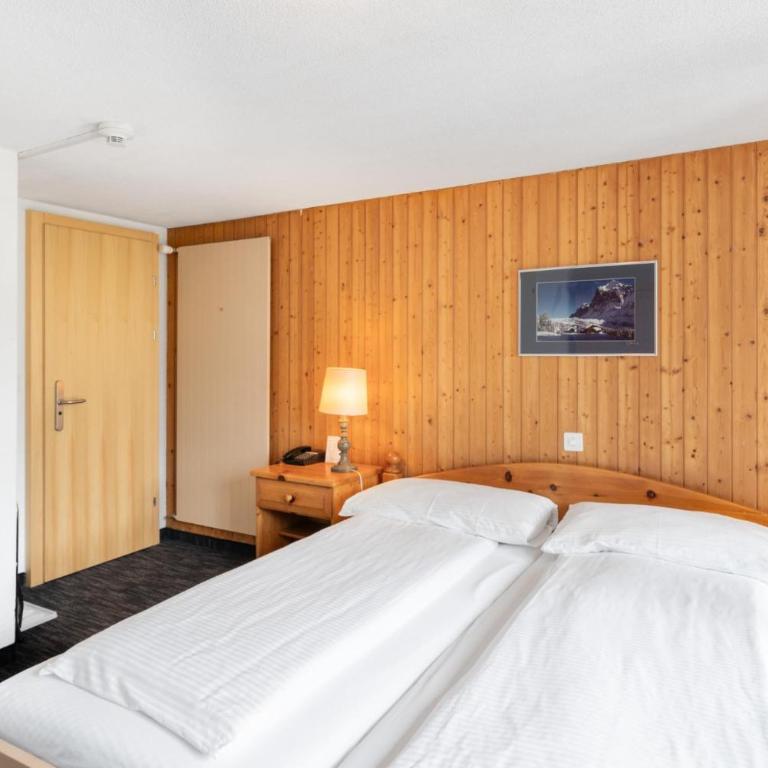 Jungfrau Lodge, Swiss Mountain Hotel - Doppelzimmer mit eigenem Bad und Blick auf den Eiger - 10