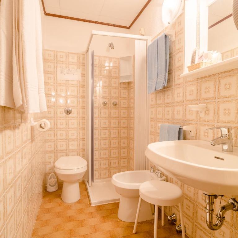Albergo Genzianella - Camera Matrimoniale con Balcone - 10